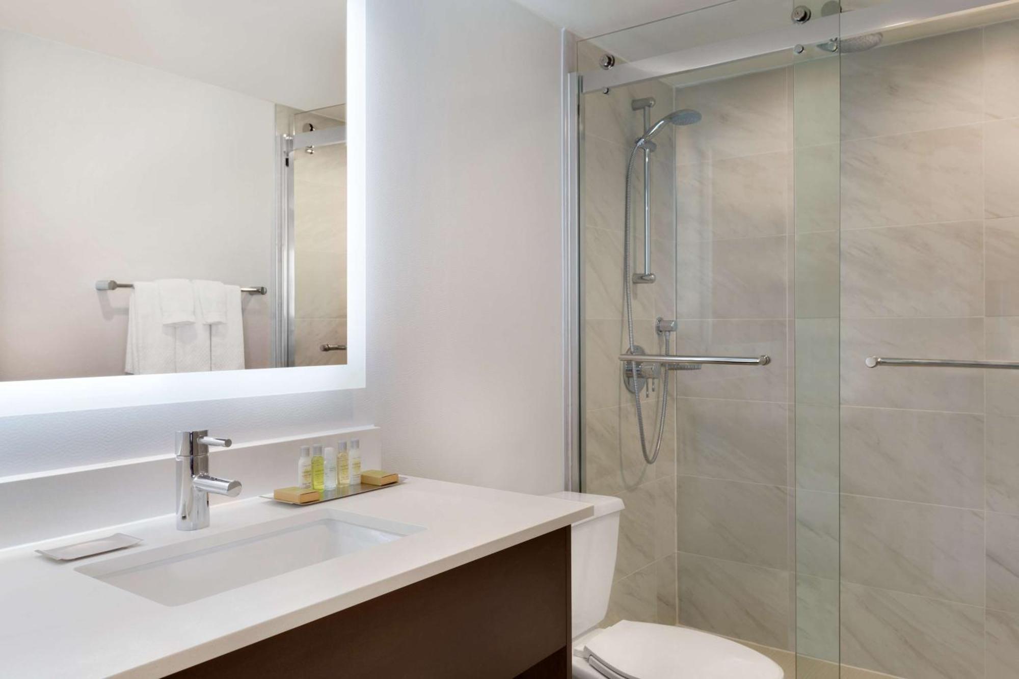 Doubletree By Hilton Hotel Toronto Airport West Mississauga Buitenkant foto